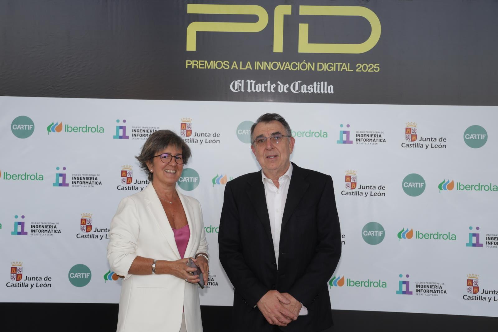 Charo López, de El Norte, y Eugenio Gascón, de Calprint.