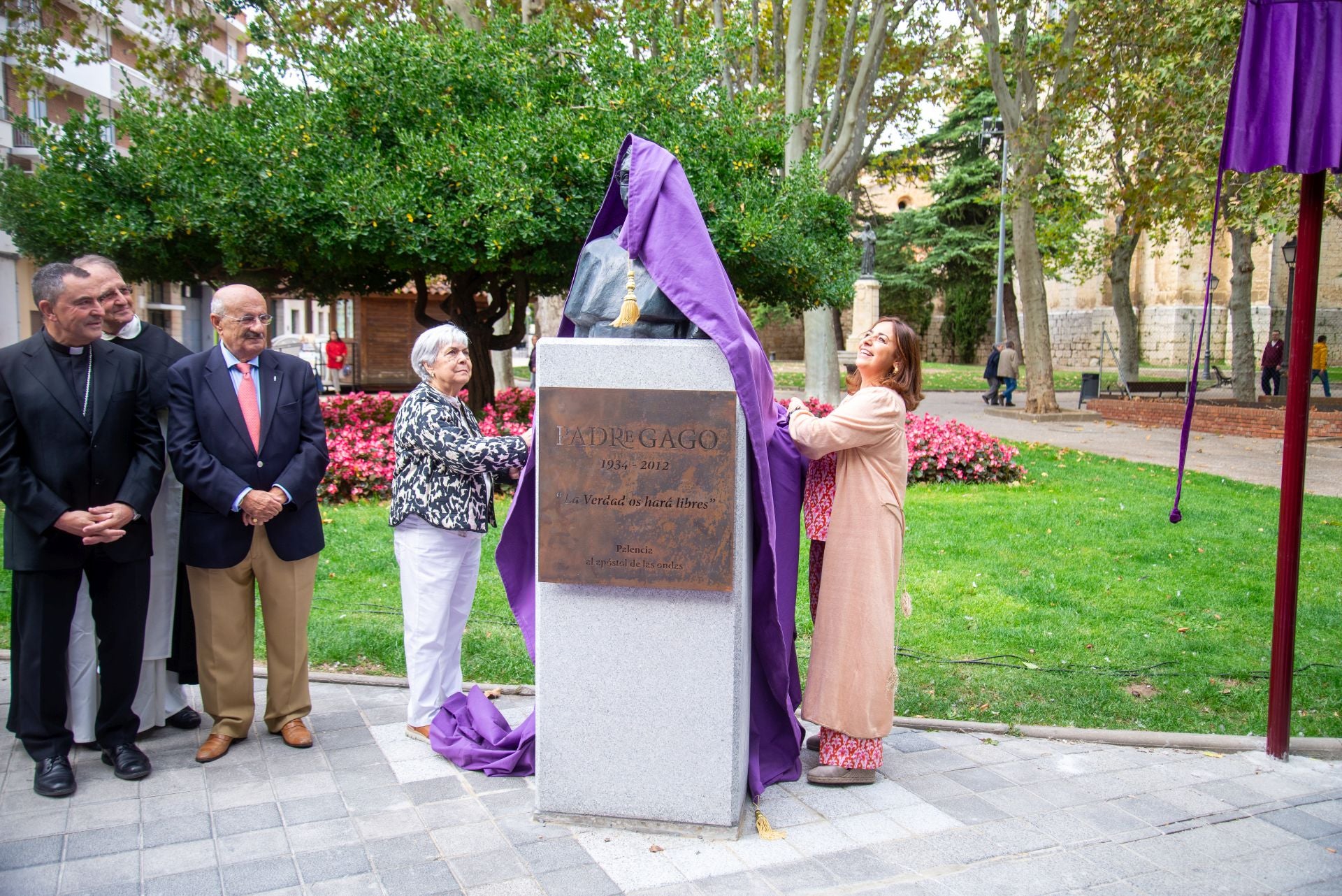 Así ha sido el homenaje al padre Gago en Palencia