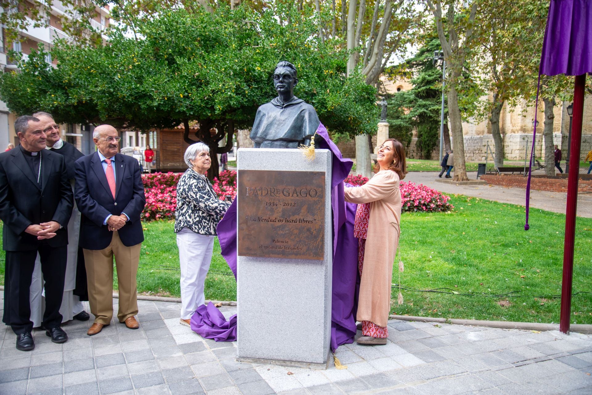Así ha sido el homenaje al padre Gago en Palencia