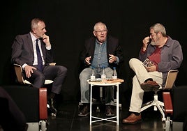 Ángel Ortiz (i), Fernando Jáuregui y Carlos Aganzo.