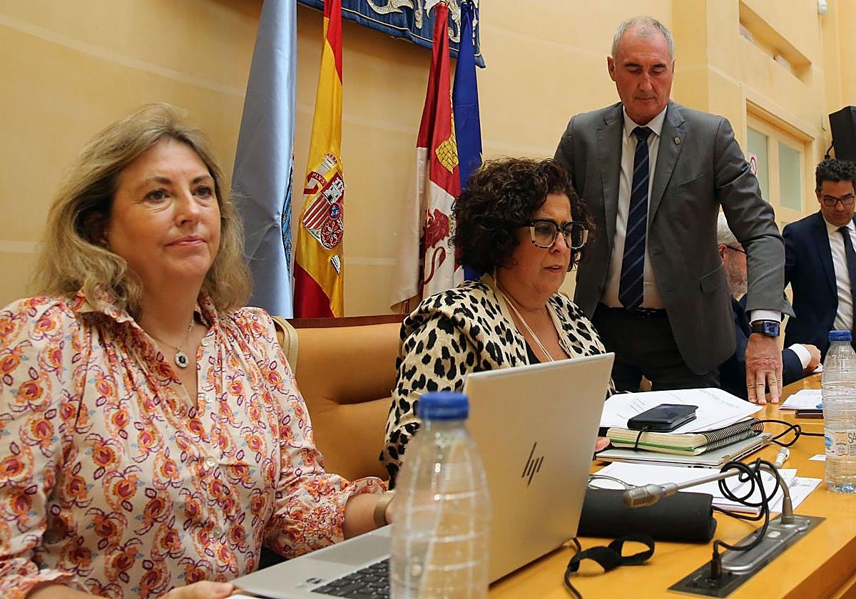 Concejales del equipo de gobierno y el alcalde, en el ultimo pleno.