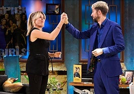 Valeria Ros con David Broncano en 'La Revuelta'.