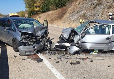 Mueren dos personas en la colisión frontal entre una furgoneta y un turismo en Burgos