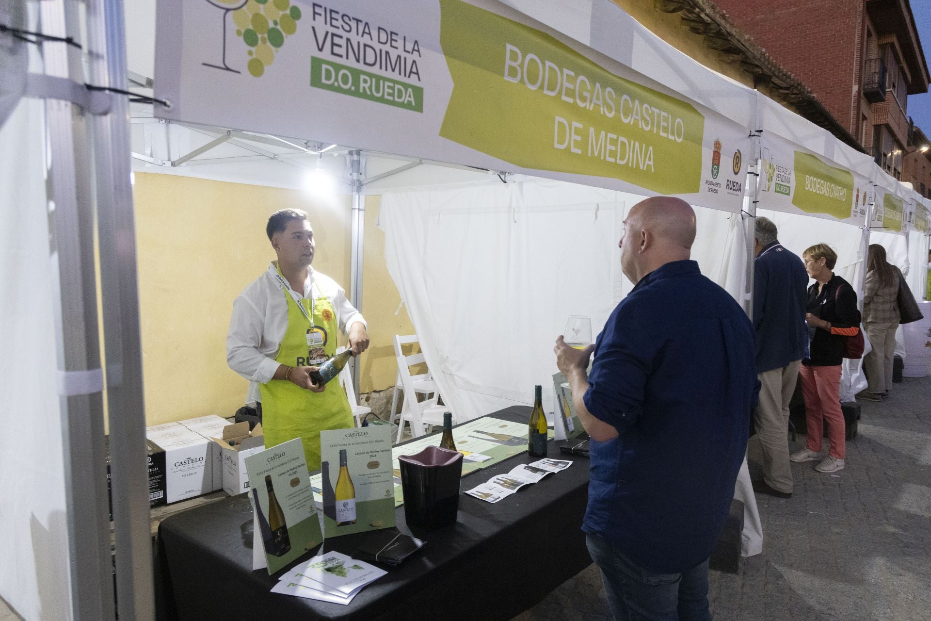 El buen ambiente marida con los vinos de la D.O. Rueda