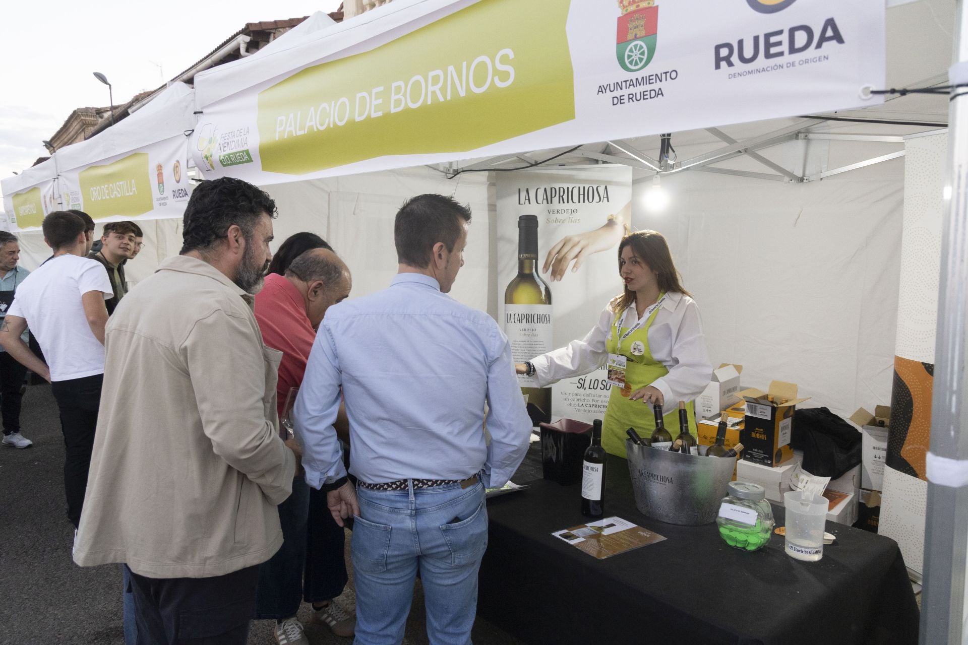 El buen ambiente marida con los vinos de la D.O. Rueda
