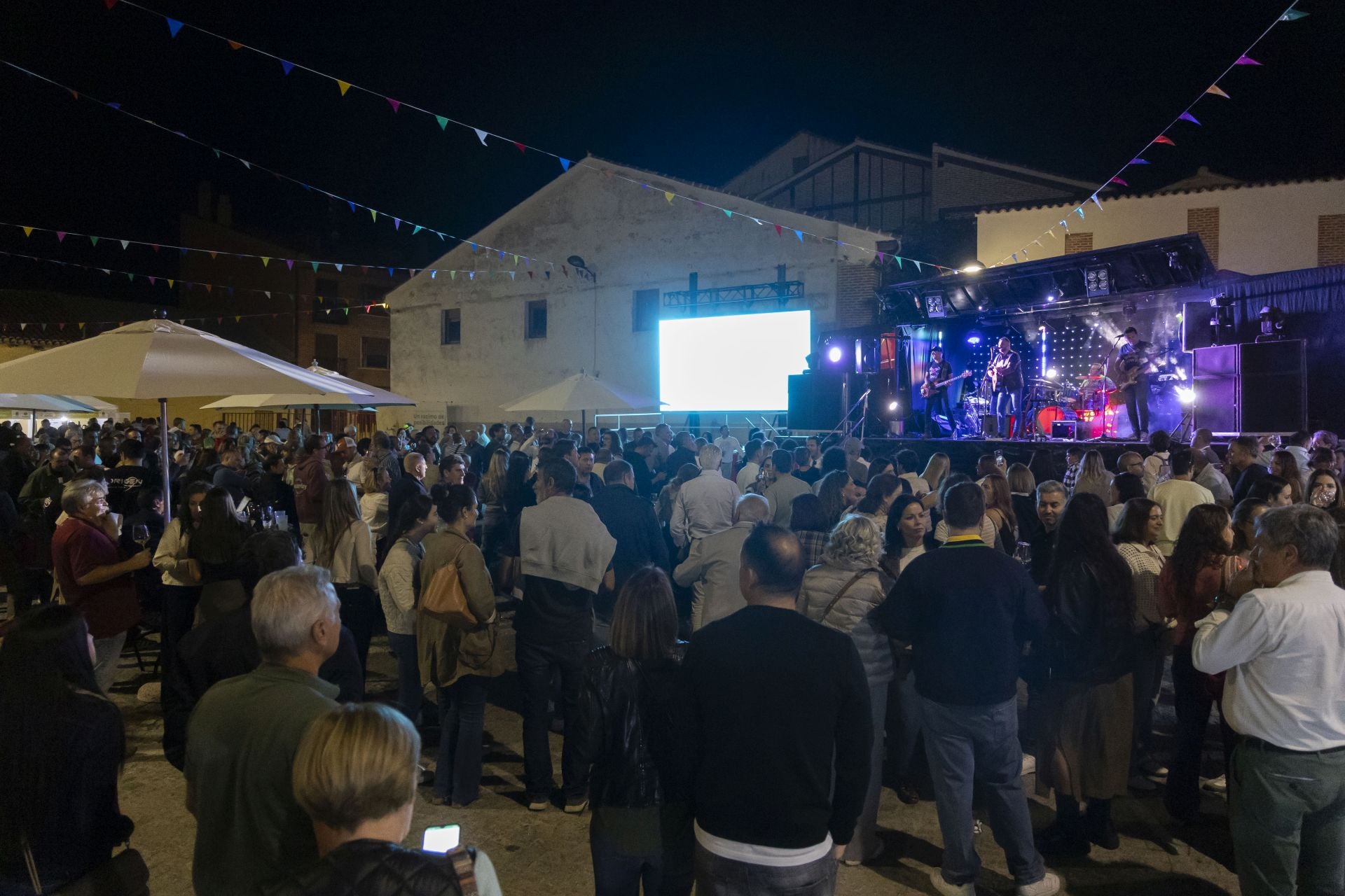 El buen ambiente marida con los vinos de la D.O. Rueda