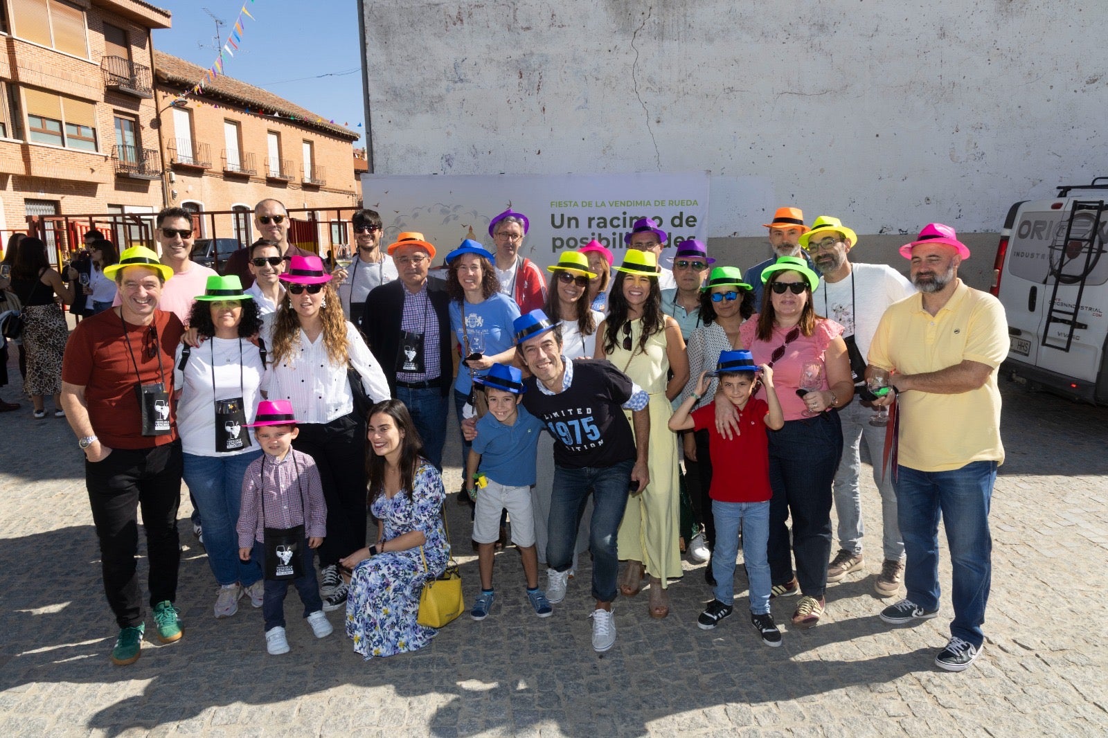 Un grupo de amigos de Rueda aprovecharon la feria para celebrar un 50 cumpleaños.