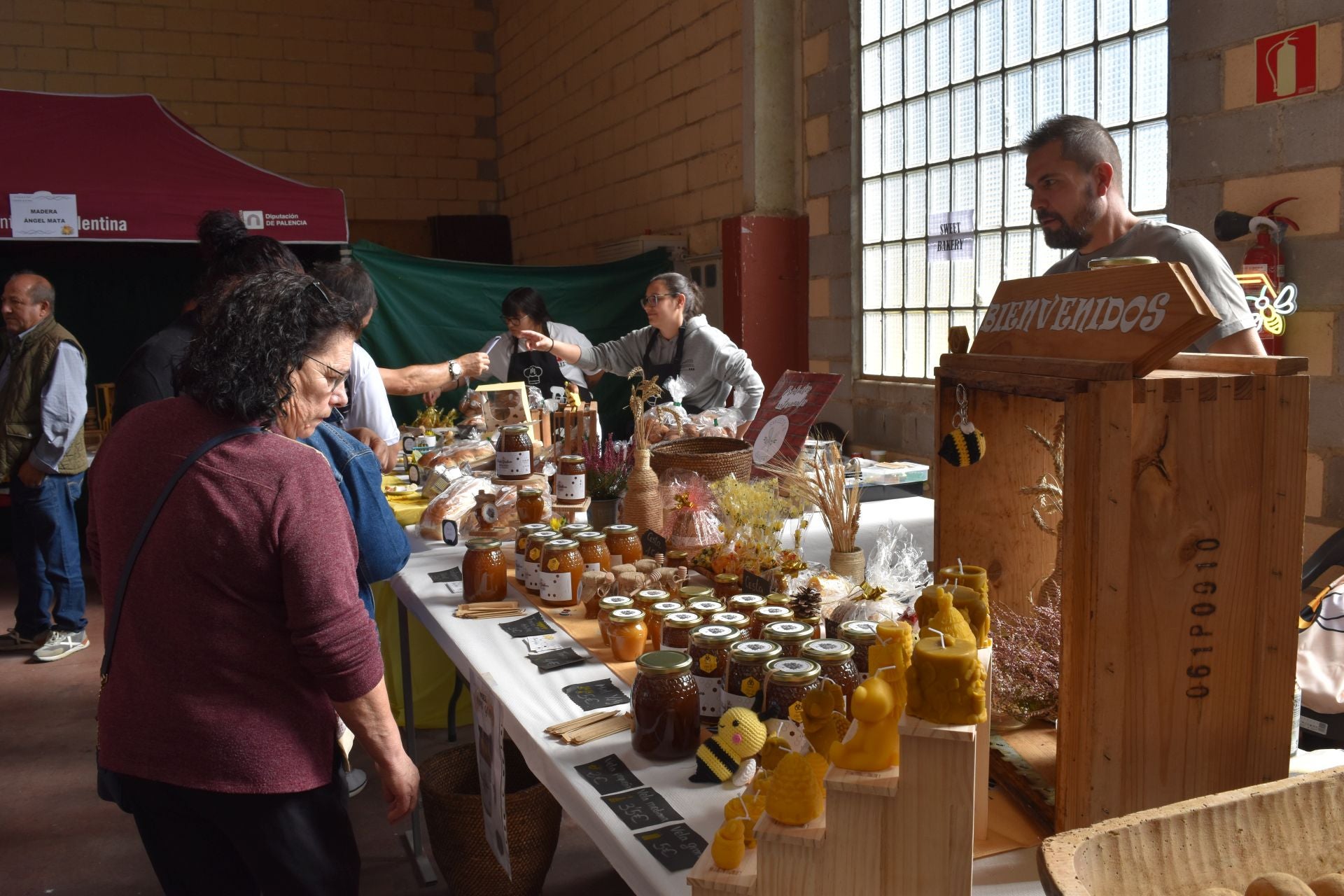 Animada Feria de la Miel de Castrejón de la Peña