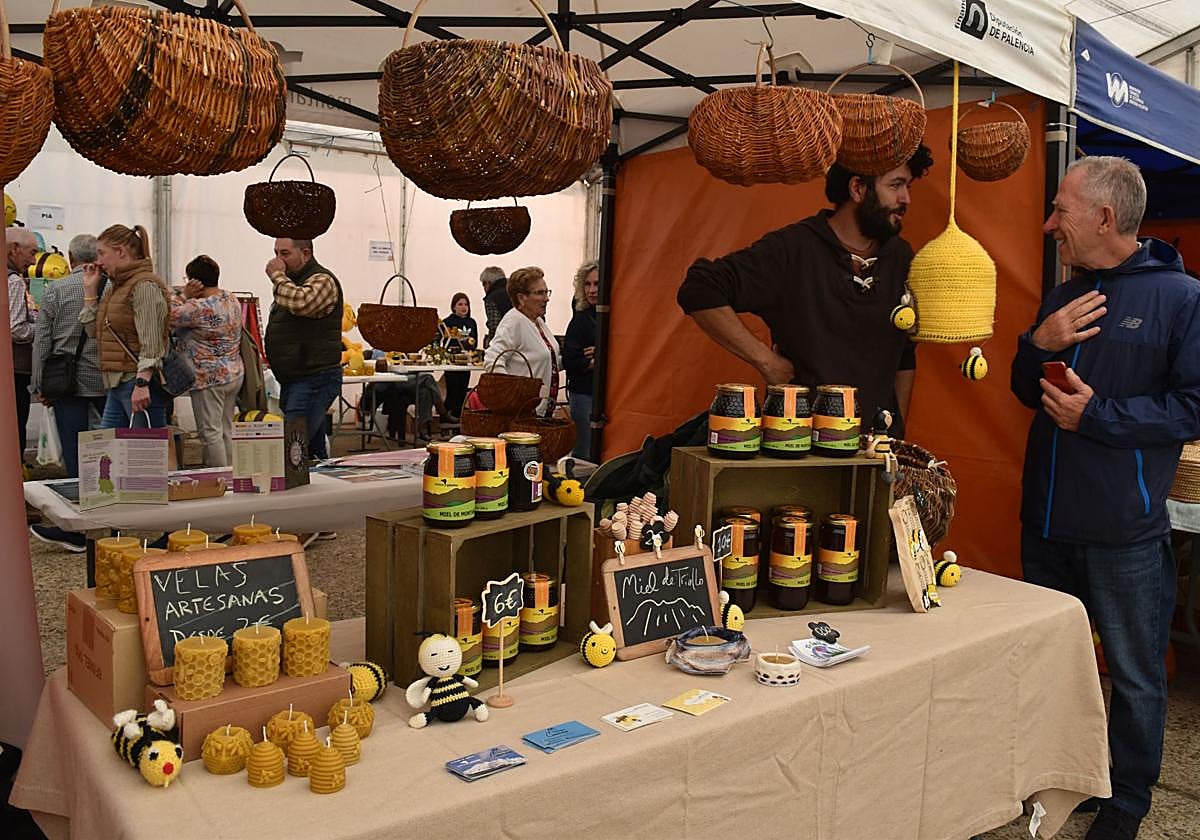 Animada Feria de la Miel de Castrejón de la Peña