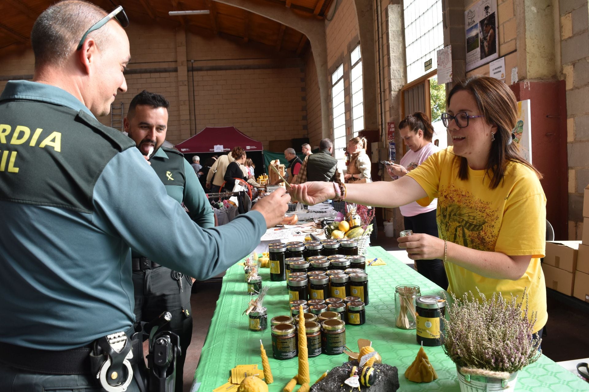 Animada Feria de la Miel de Castrejón de la Peña
