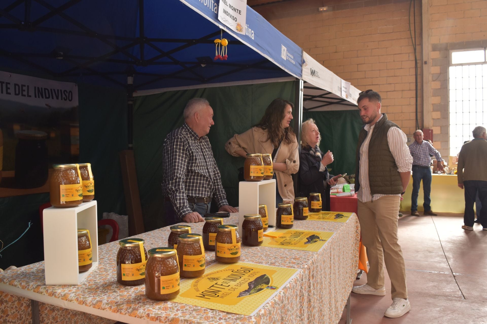 Animada Feria de la Miel de Castrejón de la Peña