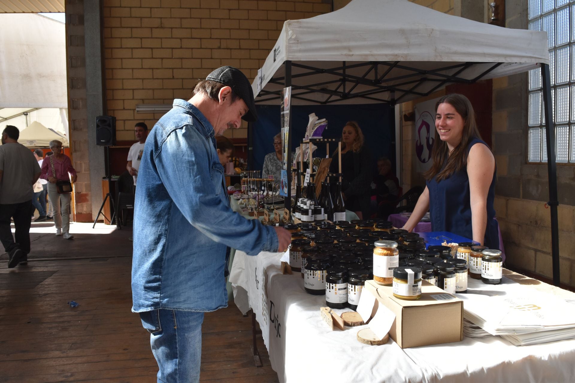 Animada Feria de la Miel de Castrejón de la Peña
