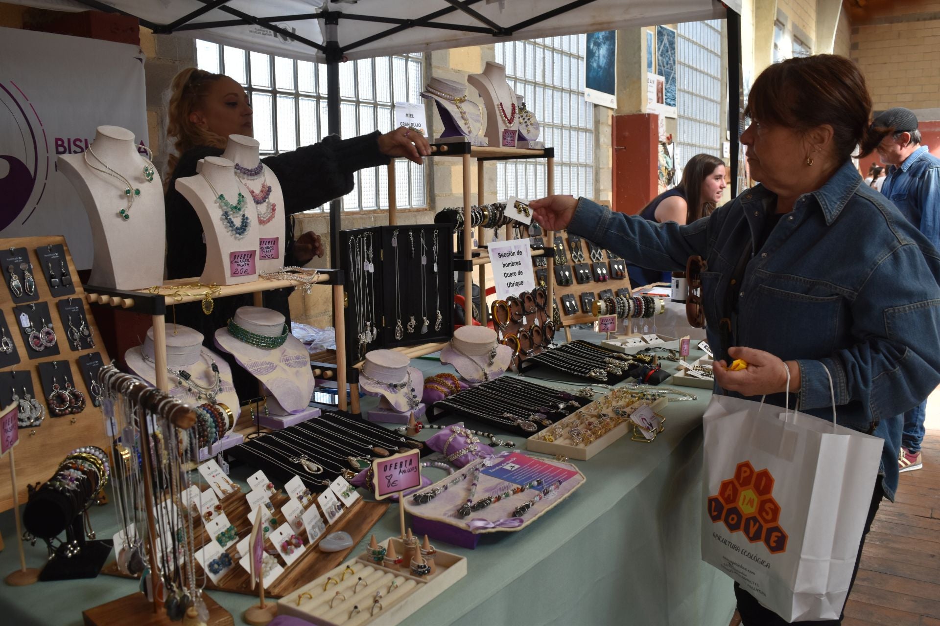 Animada Feria de la Miel de Castrejón de la Peña