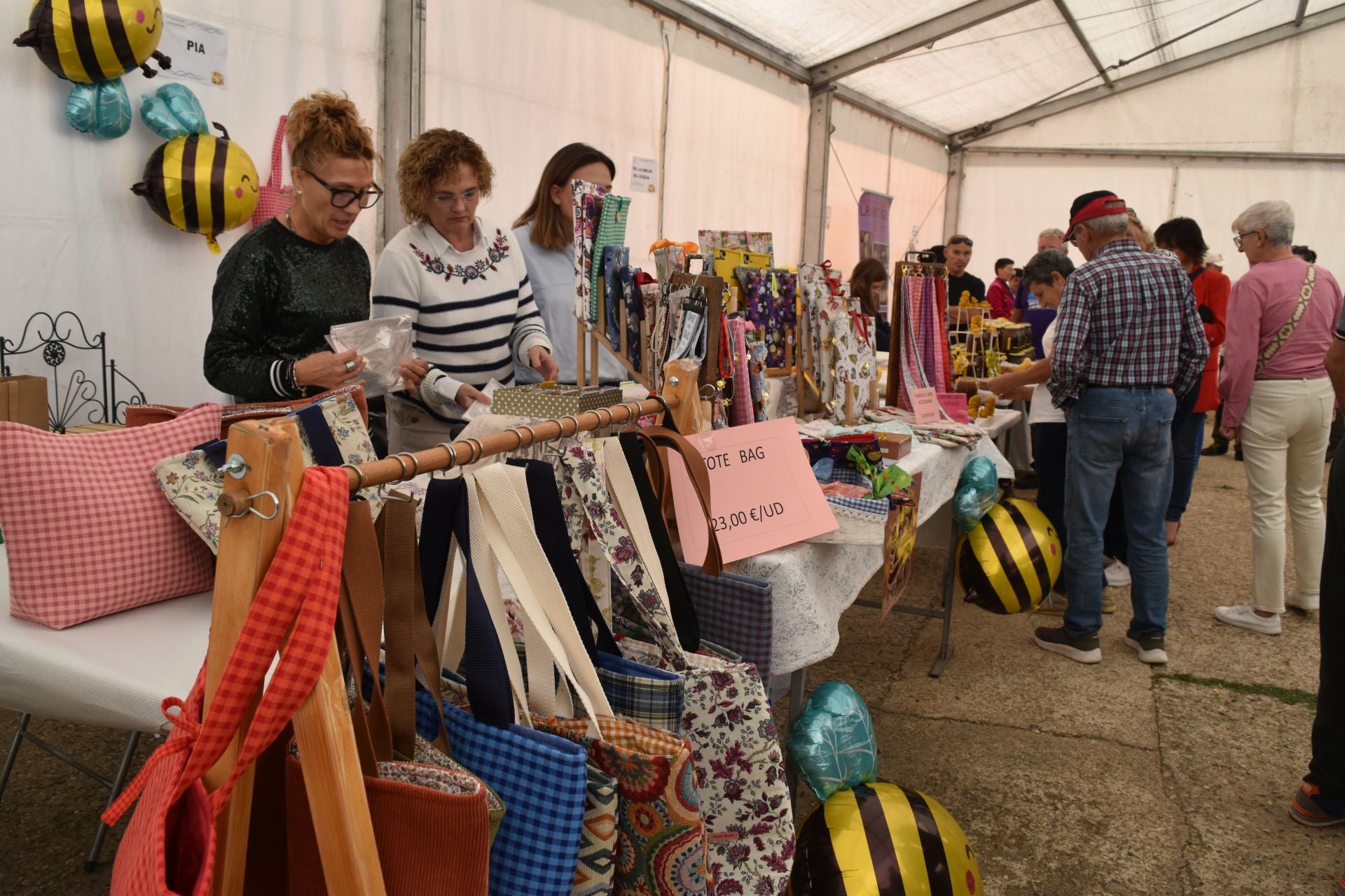 Animada Feria de la Miel de Castrejón de la Peña