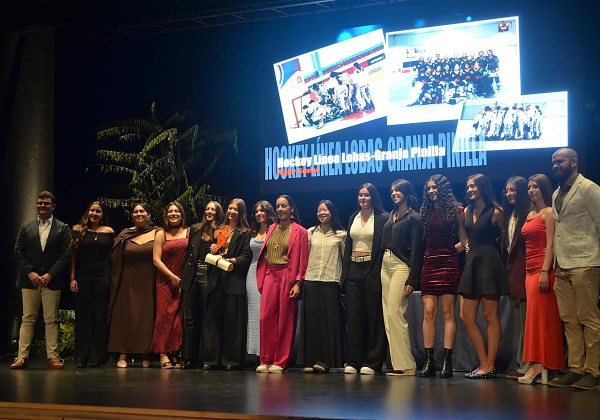 Equipo de las Lobas-Granja Pinilla de hockey, mejor equipo del año.