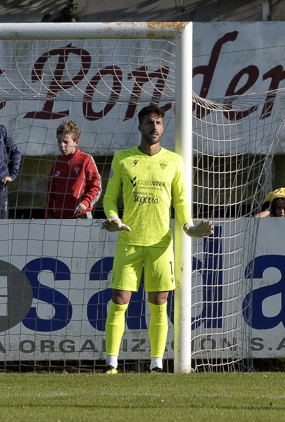 Fotos del partido entre el Marino de Luanco y la Segoviana