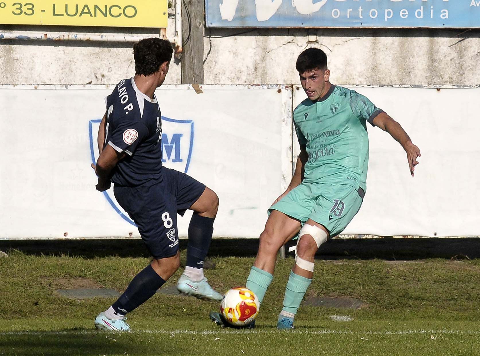 Fotos del partido entre el Marino de Luanco y la Segoviana