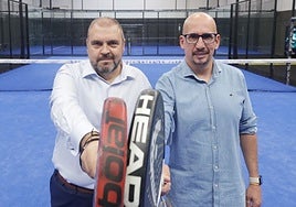 Jesús Saludes y Valentín Esteban, director general y director deportivo de PSC Courts, respectivamente, en su showroom.