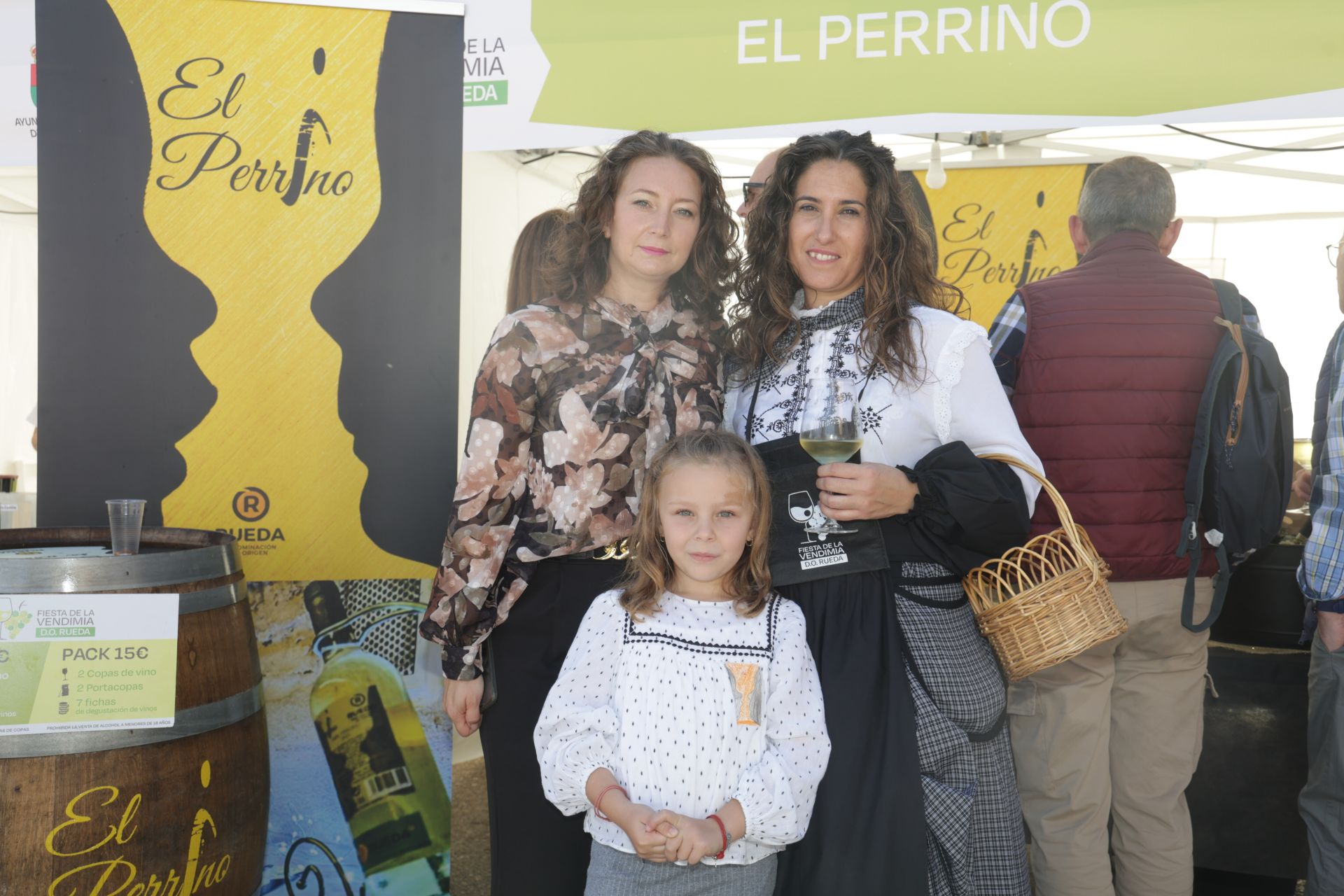 Elena y Eleonor, de Palacios de Goda, junto a Henar, de Rueda.