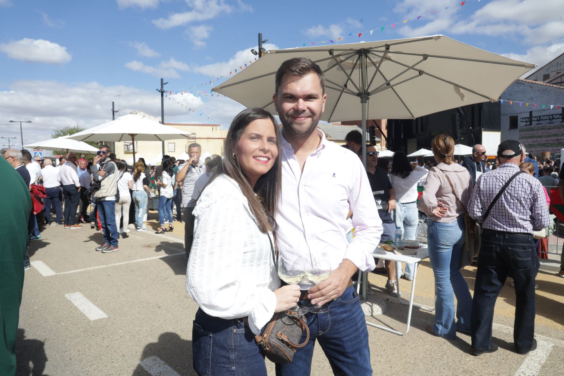 Alejandra, con orígenes en Rueda, junto a Manuel.