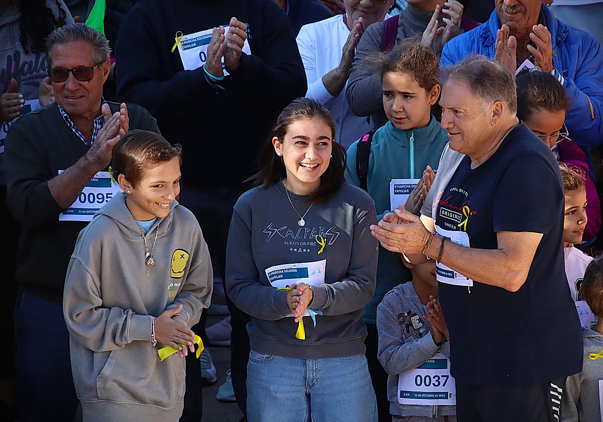María Caamaño, Bárbara Valverde y el alcalde, Heliodoro de la Iglesia, en el inicio de la marcha