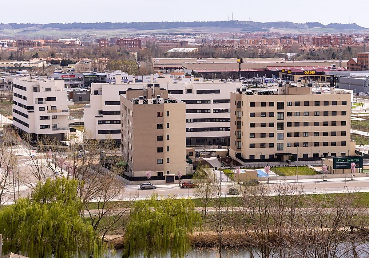Promociones de vivienda en el paseo del Obregón y la calle Frambuesa, en una imagen de archivo.
