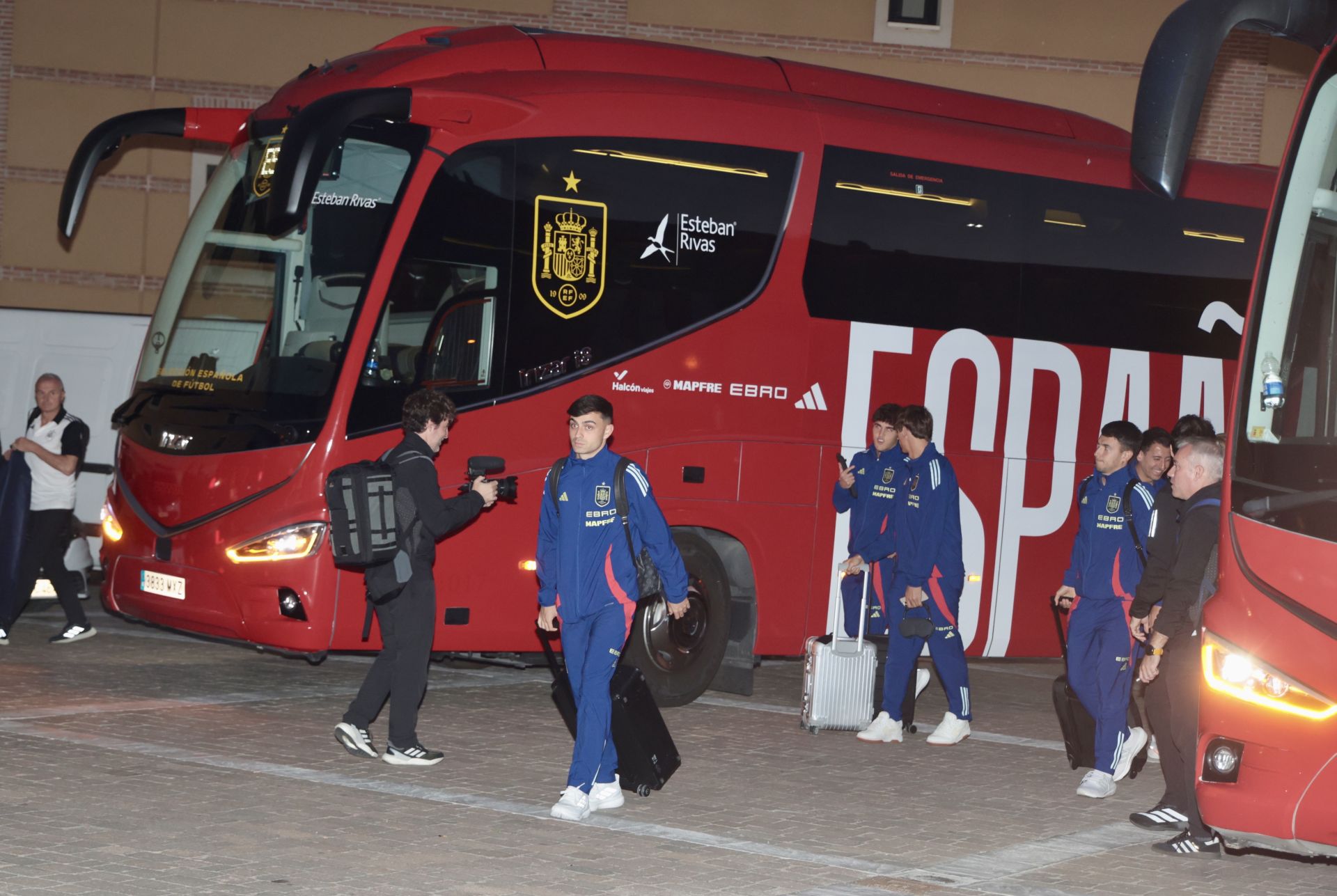 Las imágenes de la llegada de La Roja a Valladolid