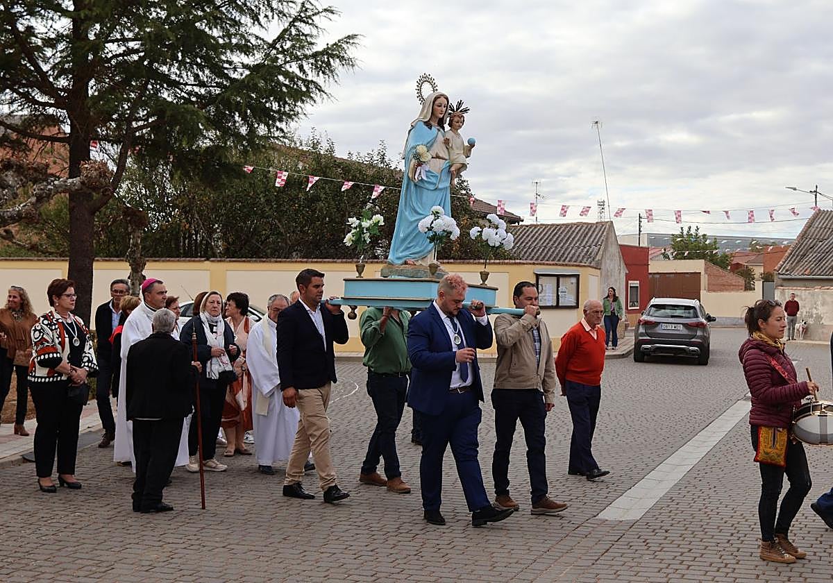 Procesión con la Virgen de los Remedios, el domingo en Cervatos.