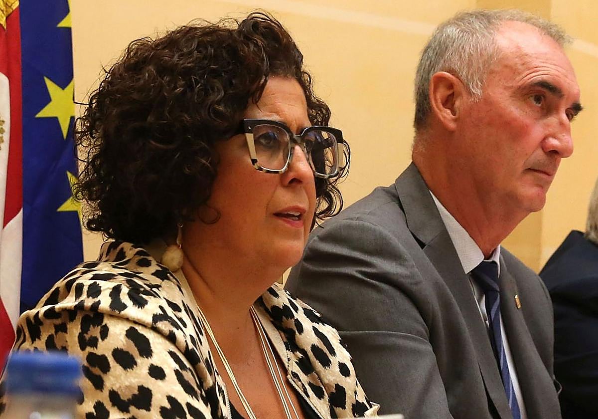 Rosalía Serrano y José Mazarías, en el pleno de septiembre.