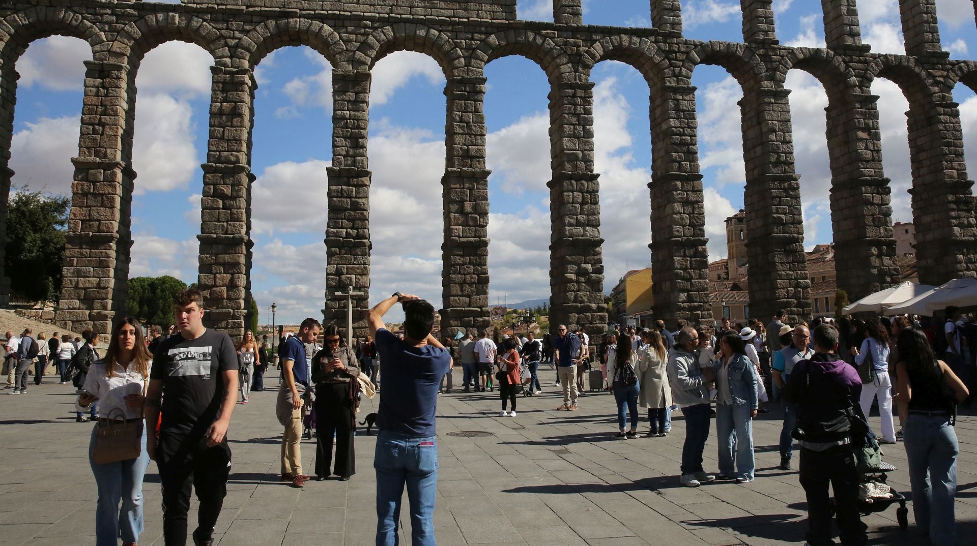 Los turistas abarrotan Segovia por el puente del Pilar