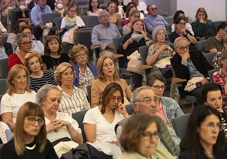 Numeroso público se sumó al aula de salud.