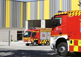 Camiones aparcados en el parque de bomberos de Palazuelos de Eresma.