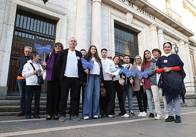 Familiares y amigos de Teresa Rodríguez.