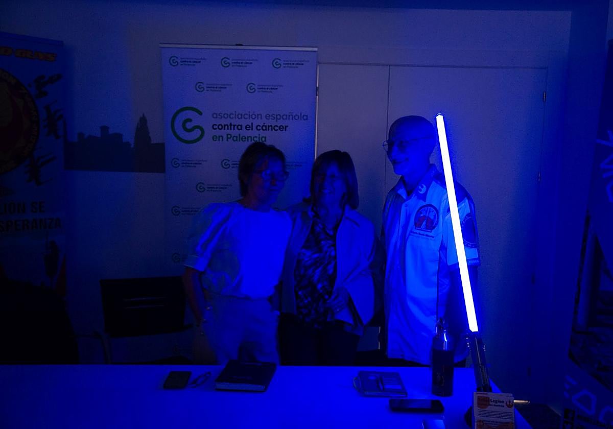 Presentación de la campaña de apoyo a las personas ostomizadas en la sede de la Asociación del Cáncer.