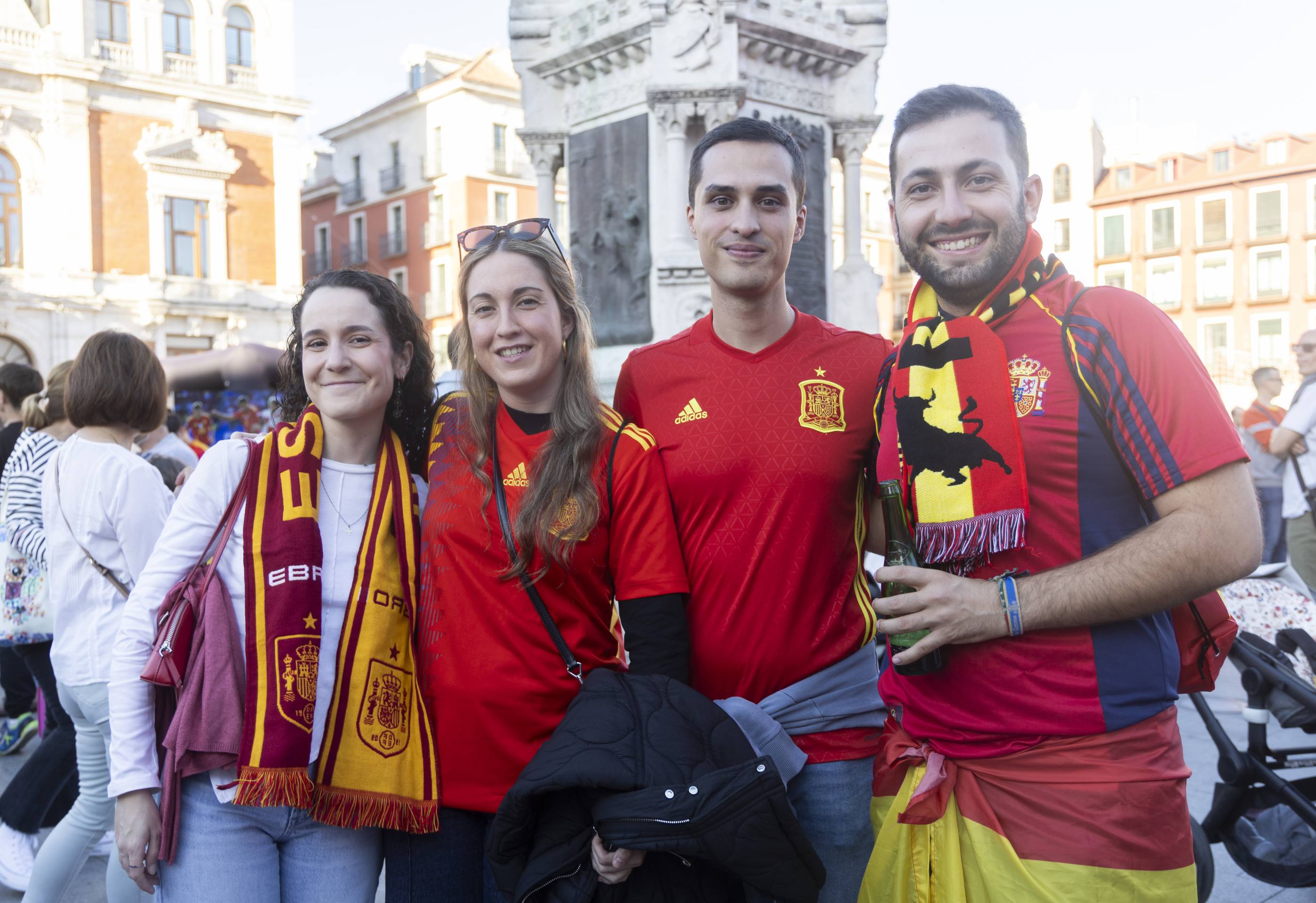 Las imágenes del fanzone del España-Bulgaria