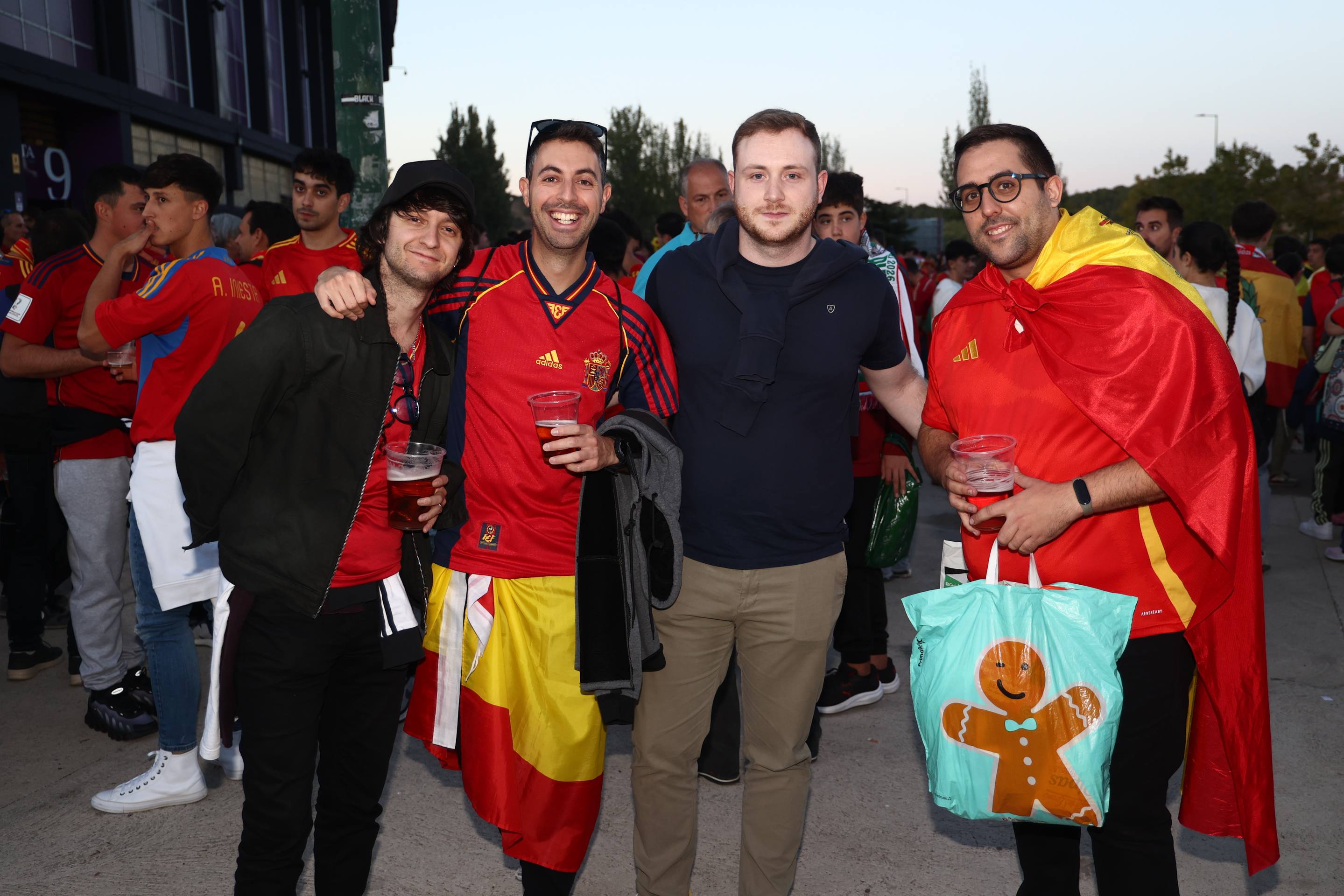 Las imágenes del ambiente en la previa del España-Bulgaria