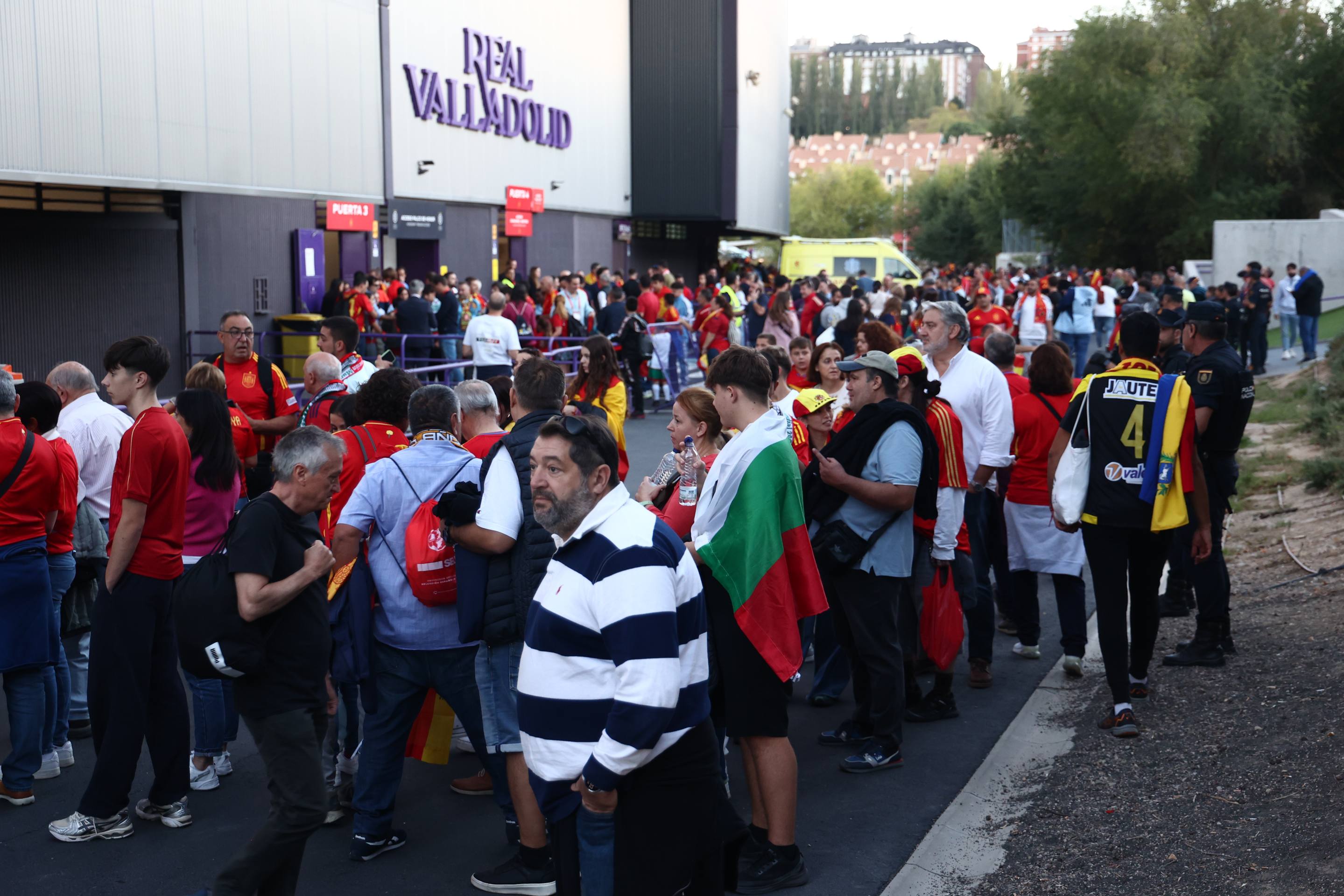 Las imágenes del ambiente en la previa del España-Bulgaria