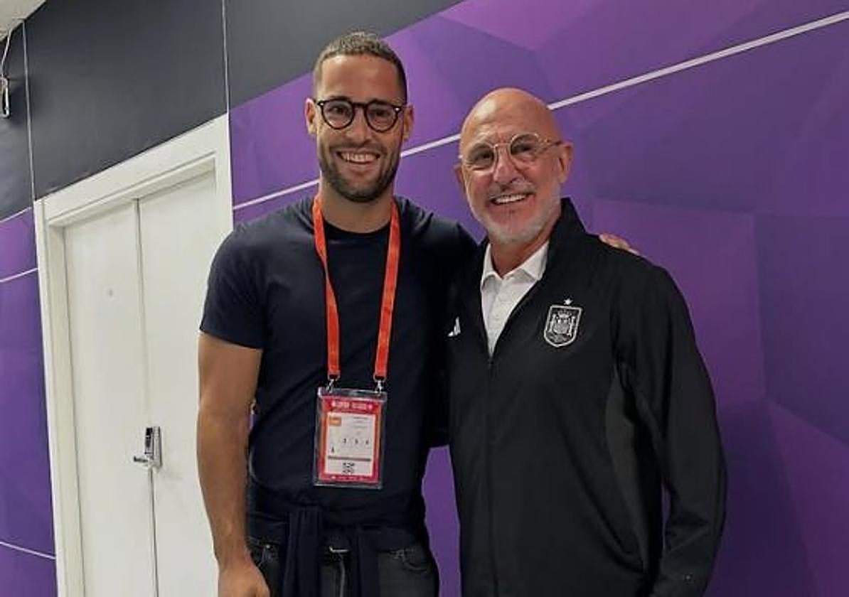 Mario Suárez, con Luis de la Fuente, en los pasillos de Zorrilla.
