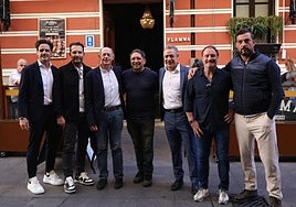 De izquierda a derecha, García Calvo, Rubén Baraja, Luis Minguela, Eusebio Sacristán, Gabi Moya, Juan Carlos 'El Galgo' y Ricardo López.