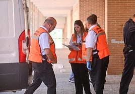 Equipo forense en el crimen de Pajarillos durante el verano de 2024.
