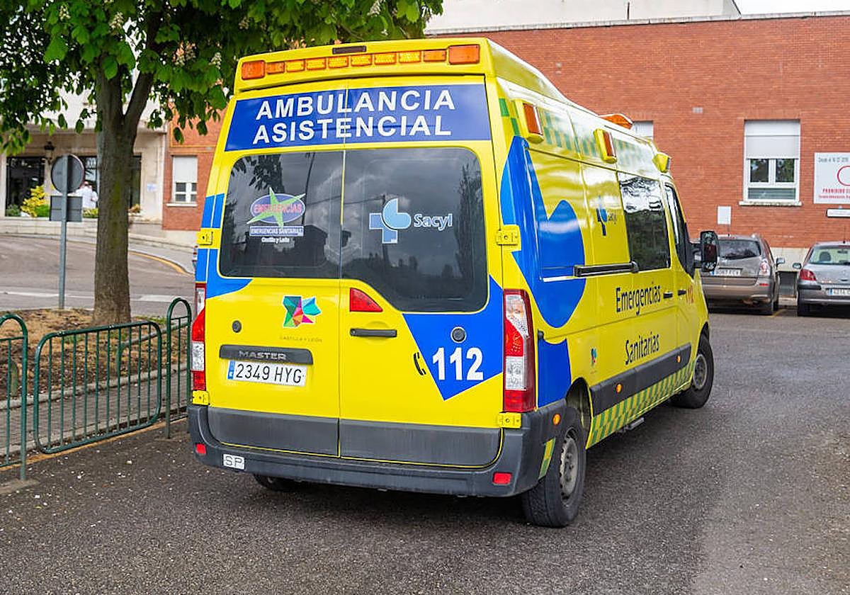 Herido un hombre de 50 años en una colisión entre dos turismos en la calle Islas Canarias