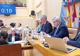 Mesa presidencia del pleno de este miércoles.