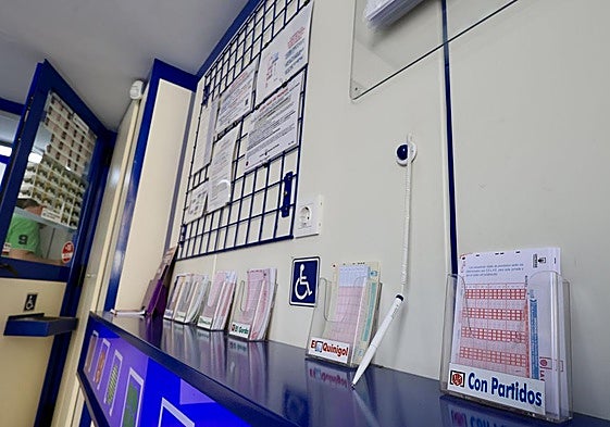 Boletos en una administración de lotería.