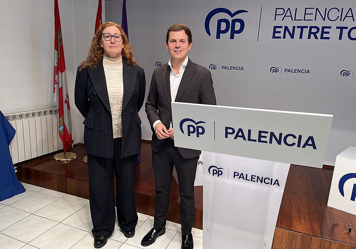 Eva Alemañ y Víctor Torres, en la sede del PP.
