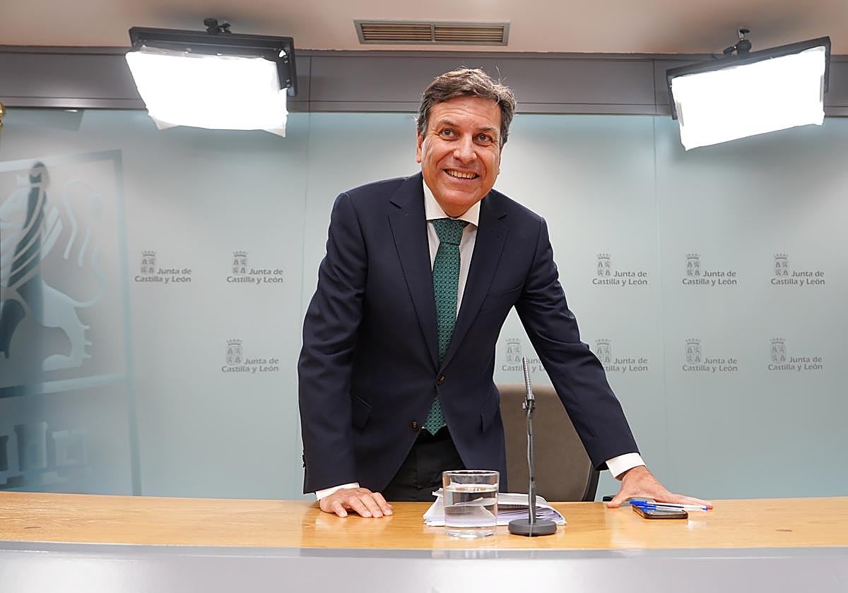 Carlos Fernández de Carriedo, en la rueda de prensa tras el Consejo de Gobierno.