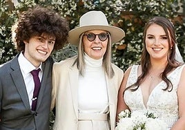 Diane Keaton junto a sus dos hijos.