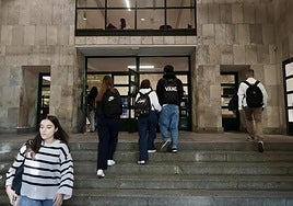 La entrada de la facultad de Medicina de la Universidad de Valladolid.