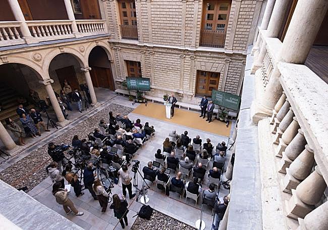 El patio del Palacio del Licenciado Butrón acogió el acto inaugural.