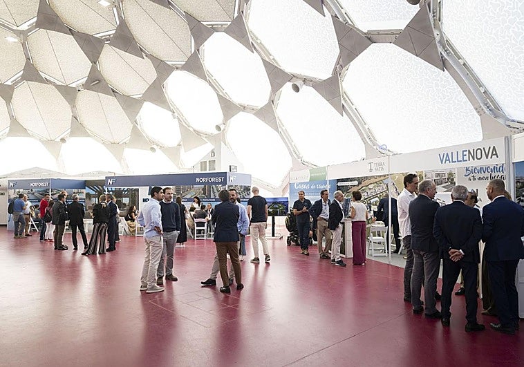 Durante toda la tarde del viernes los expositores atendieron a un numeroso público