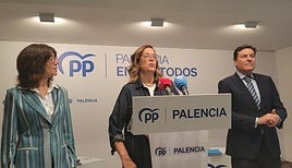Mercedes Cófreces, Ángeles Armisén y Carlos Fernández Carriedo.